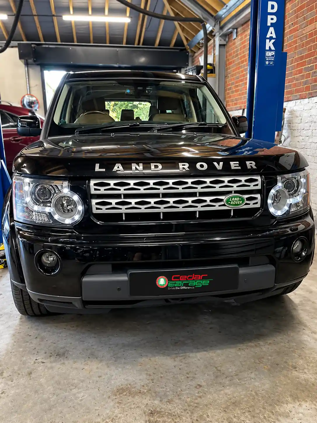 Land Rover Discovery at Cedar Garage Land Rover Discovery at Cedar Garage