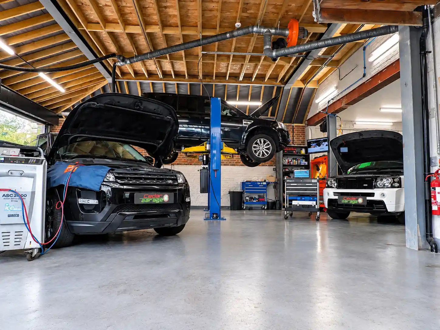 Cedar Garage Land Rover specialist garage in Worthing