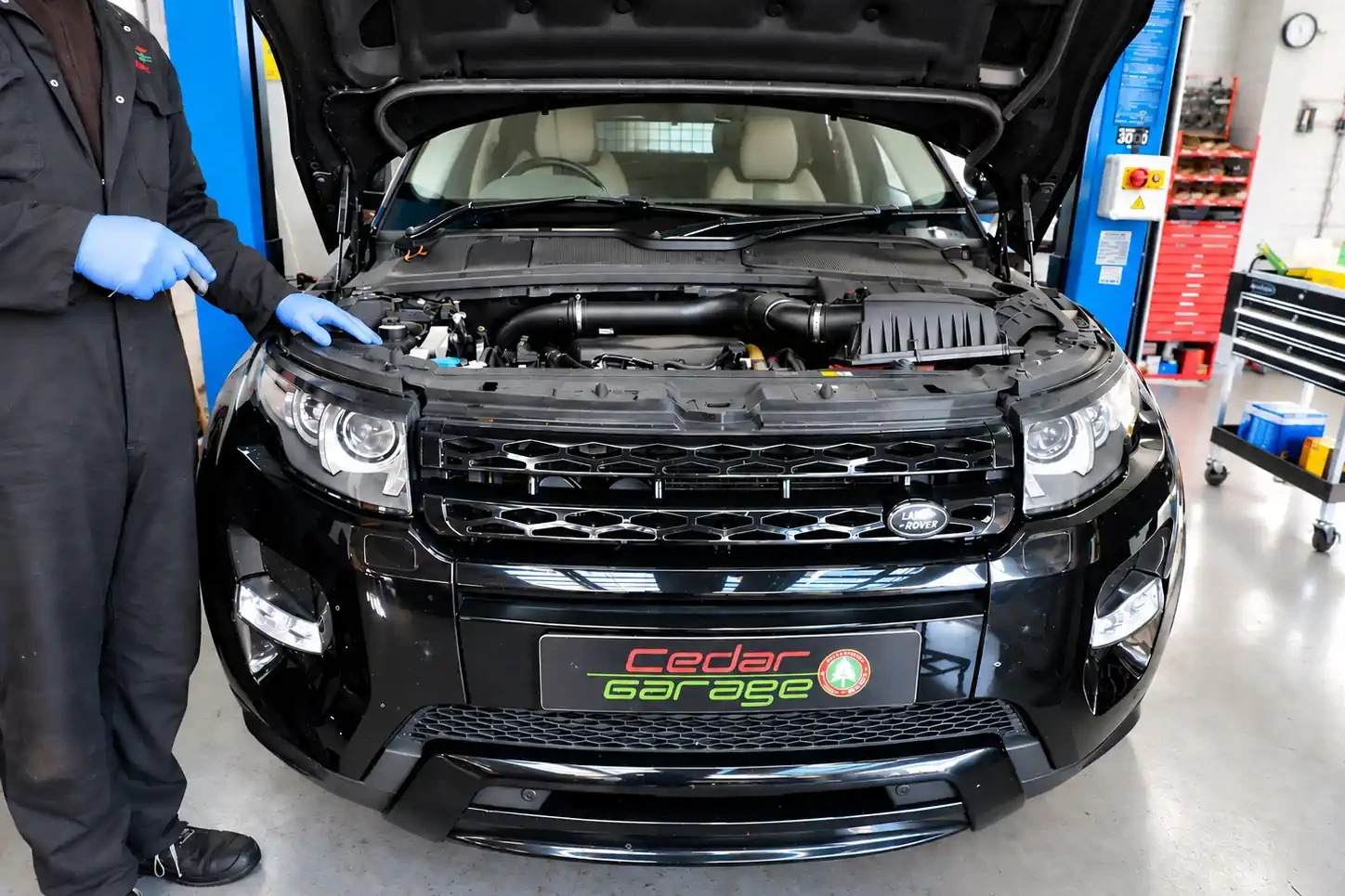 Land Rover Specialist Repair Land Rover repair in the workshop