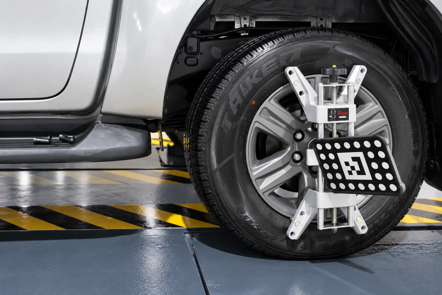 Wheel alignment target clamped to a car wheel